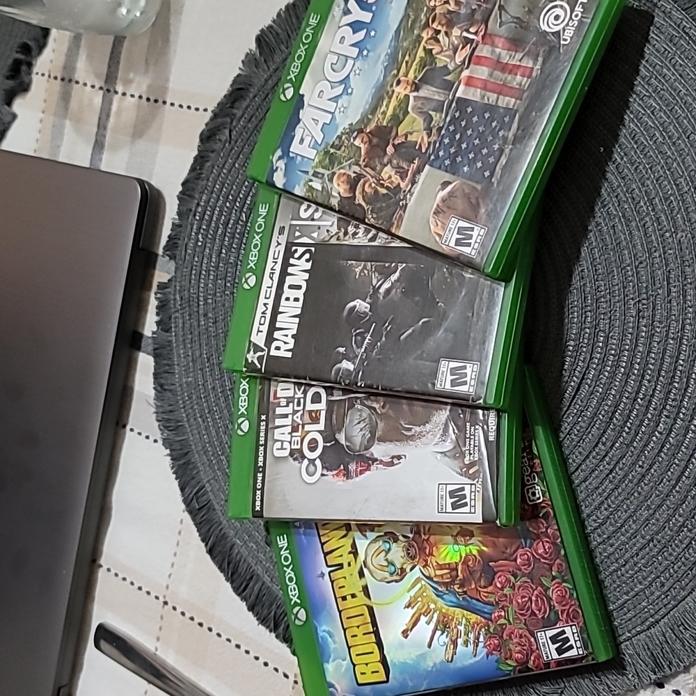 X Box One Bundle x4